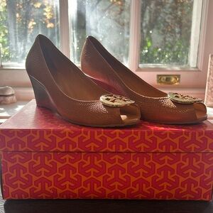 ** Fall SALE** New Tory Burch Sally 2 Royal Tan leather peep-toe wedges, size 8